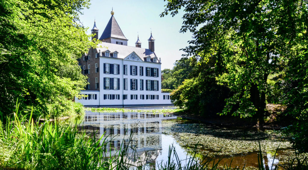 Bezoek naast de landgoederen ook de kastelen zoals kasteel Amerongen op de Utrechtse Heuvelrug.